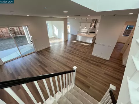 Living - 16127 Purdy Ct, Lathrop, CA 95330 photo 4 of 5
