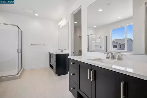 Bath - 16144 Purdy Ct, Lathrop, CA 95330 photo 1 of 4
