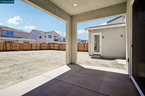 Exterior - 16144 Purdy Ct, Lathrop, CA 95330 photo 4 of 7