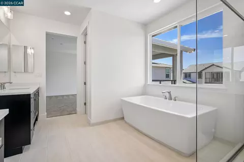 Bath - 16144 Purdy Ct, Lathrop, CA 95330 photo 2 of 4