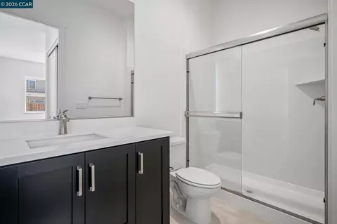 Bath - 16144 Purdy Ct, Lathrop, CA 95330 photo 3 of 4