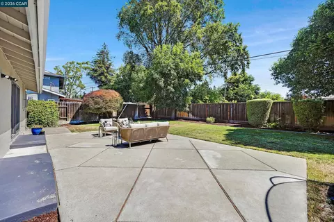 Exterior - 8569 Wicklow Ln, Dublin, CA 94568 photo 5 of 8