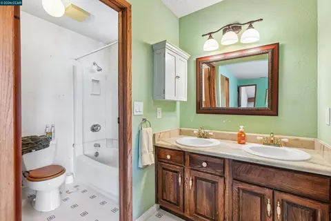Bath - 2536 Pebble Beach Loop, Lafayette, CA 94549 photo 3 of 8