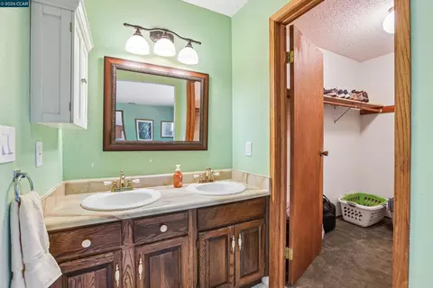 Bath - 2536 Pebble Beach Loop, Lafayette, CA 94549 photo 4 of 8