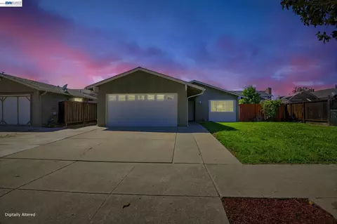 40 Gonzalez Dr, Hollister, CA 95023