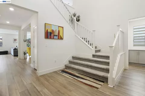 Entry Way - 5342 Gatlin Dr, Tracy, CA 95377 photo 2 of 8