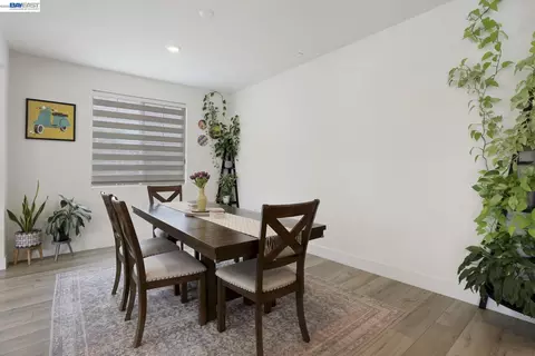 Dining - 5342 Gatlin Dr, Tracy, CA 95377 photo 2 of 4