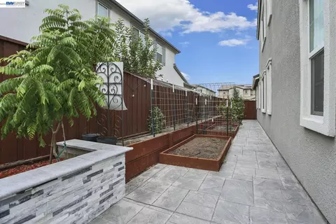 Exterior - 5342 Gatlin Dr, Tracy, CA 95377 photo 10 of 11