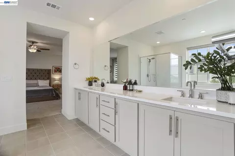 Bath - 5342 Gatlin Dr, Tracy, CA 95377 photo 7 of 7