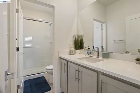 Bath - 5342 Gatlin Dr, Tracy, CA 95377 photo 1 of 7