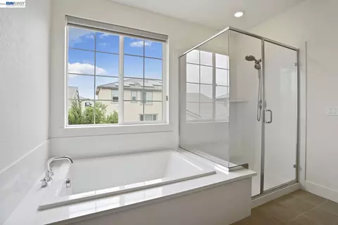 Bath - 5342 Gatlin Dr, Tracy, CA 95377 photo 6 of 7