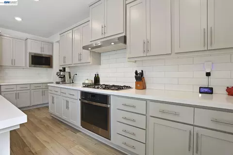Kitchen - 5342 Gatlin Dr, Tracy, CA 95377 photo 5 of 9