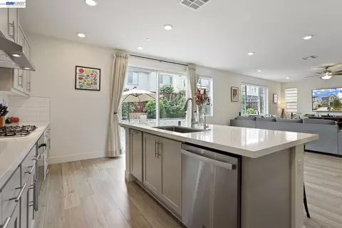 Kitchen - 5342 Gatlin Dr, Tracy, CA 95377 photo 8 of 9
