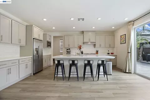 Kitchen - 5342 Gatlin Dr, Tracy, CA 95377 photo 4 of 9
