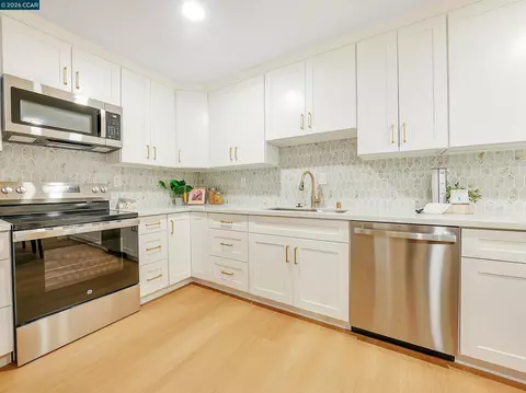 Kitchen - 1544 Bailey Rd #39, Concord, CA 94521 photo 3 of 3