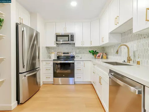 Kitchen - 1544 Bailey Rd #39, Concord, CA 94521 photo 2 of 3