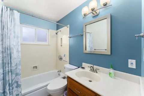 Bath - 4645 Ridpath St, Fremont, CA 94538 photo 2 of 4