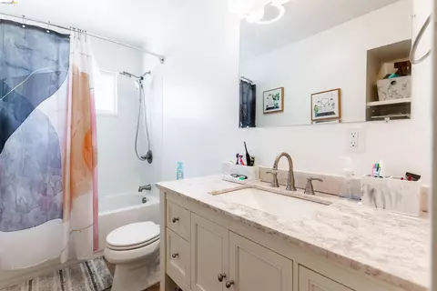 Bath - 103 Dieninger St, Vallejo, CA 94589 photo 1 of 4