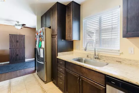 Kitchen - 103 Dieninger St, Vallejo, CA 94589 photo 3 of 3