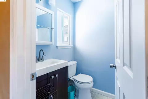 Bath - 103 Dieninger St, Vallejo, CA 94589 photo 3 of 4