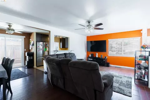 Living - 103 Dieninger St, Vallejo, CA 94589 photo 2 of 2