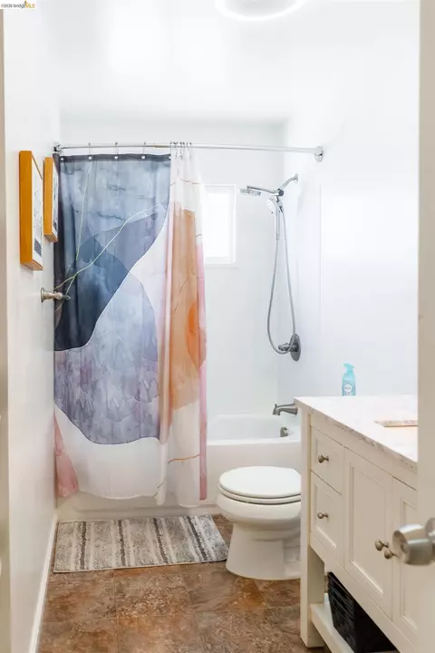 Bath - 103 Dieninger St, Vallejo, CA 94589 photo 2 of 4