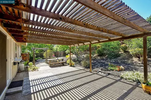 Exterior - 5706 Pepperridge Way, Concord, CA 94521 photo 6 of 15