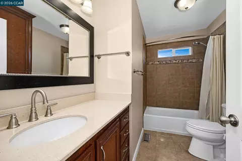 Bath - 5706 Pepperridge Way, Concord, CA 94521 photo 2 of 3