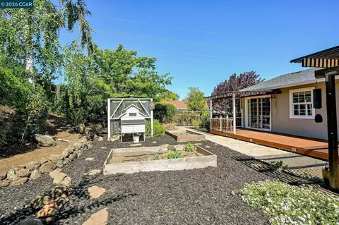 Exterior - 5706 Pepperridge Way, Concord, CA 94521 photo 8 of 15