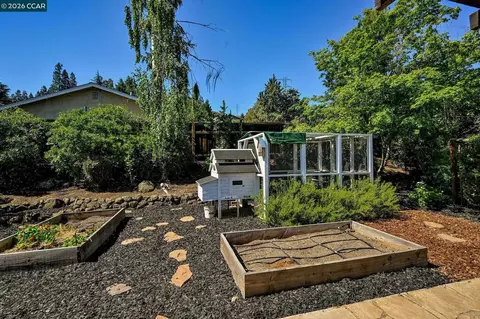 Exterior - 5706 Pepperridge Way, Concord, CA 94521 photo 5 of 15
