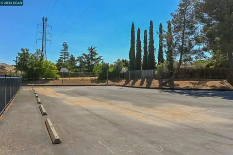 Exterior - 5706 Pepperridge Way, Concord, CA 94521 photo 15 of 15