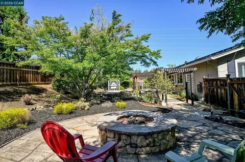 Exterior - 5706 Pepperridge Way, Concord, CA 94521 photo 10 of 15