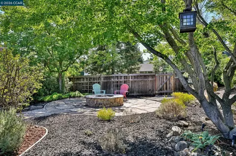 Exterior - 5706 Pepperridge Way, Concord, CA 94521 photo 9 of 15