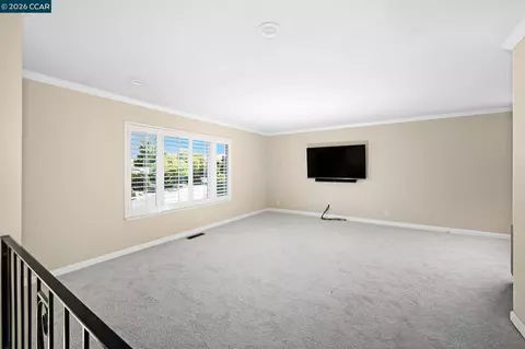 Living - 5706 Pepperridge Way, Concord, CA 94521 photo 2 of 6