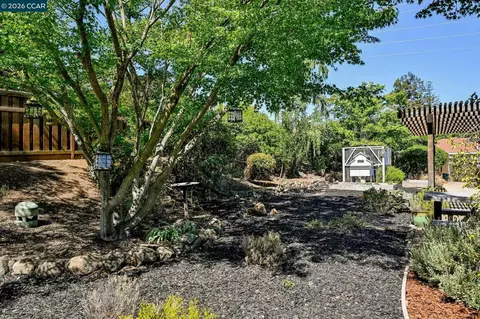 Exterior - 5706 Pepperridge Way, Concord, CA 94521 photo 11 of 15