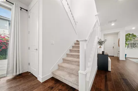 Entry Way - 1502 Flagship Dr, Vallejo, CA 94592 photo 7 of 13