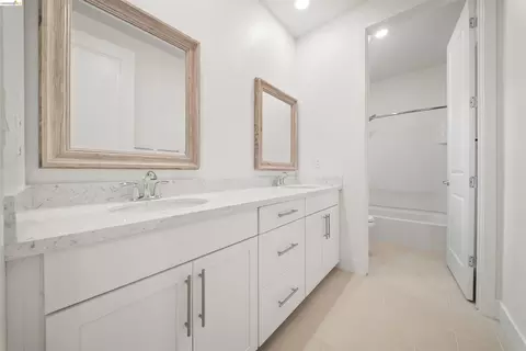 Bath - 1502 Flagship Dr, Vallejo, CA 94592 photo 6 of 7