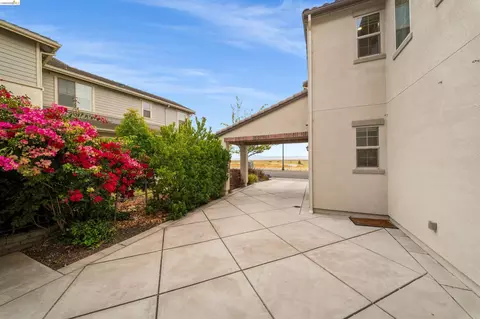 Exterior - 1502 Flagship Dr, Vallejo, CA 94592 photo 14 of 22