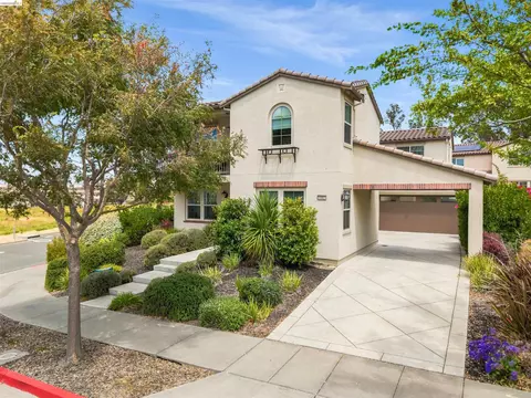 Exterior - 1502 Flagship Dr, Vallejo, CA 94592 photo 2 of 22
