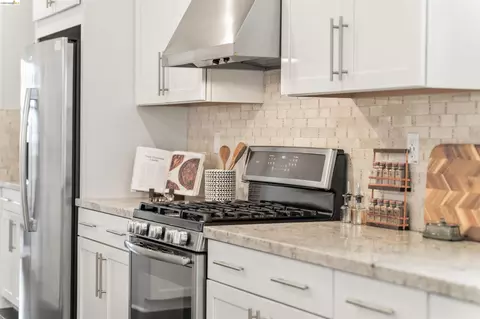 Kitchen - 1502 Flagship Dr, Vallejo, CA 94592 photo 5 of 6