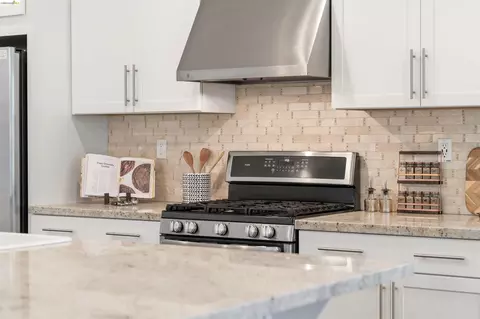 Kitchen - 1502 Flagship Dr, Vallejo, CA 94592 photo 4 of 6