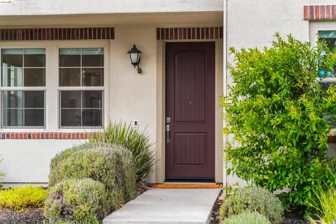 Entry Way - 1502 Flagship Dr, Vallejo, CA 94592 photo 1 of 13
