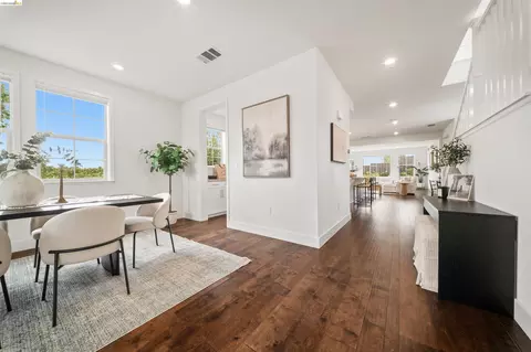 Entry Way - 1502 Flagship Dr, Vallejo, CA 94592 photo 6 of 13