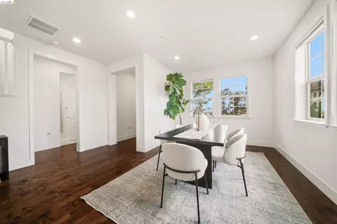 Dining - 1502 Flagship Dr, Vallejo, CA 94592 photo 3 of 4