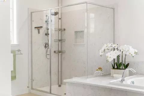 Bath - 1502 Flagship Dr, Vallejo, CA 94592 photo 4 of 7