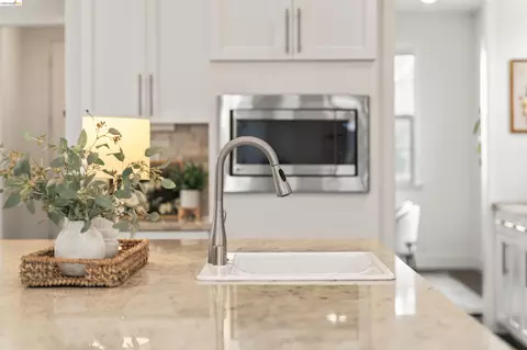 Kitchen - 1502 Flagship Dr, Vallejo, CA 94592 photo 3 of 6