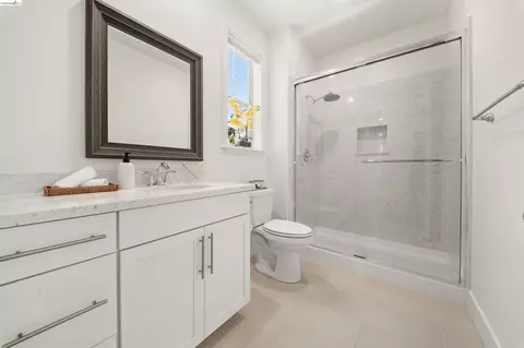 Bath - 1502 Flagship Dr, Vallejo, CA 94592 photo 1 of 7