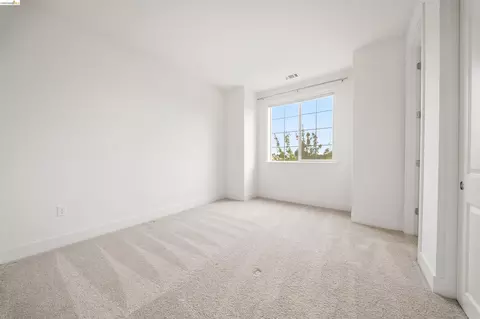 Bedroom - 1502 Flagship Dr, Vallejo, CA 94592 photo 7 of 8