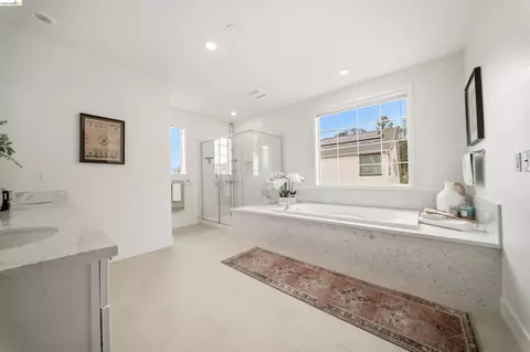 Bath - 1502 Flagship Dr, Vallejo, CA 94592 photo 2 of 7