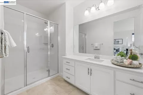 Bath - 4527 Pine Mountain Way, Dublin, CA 94568 photo 3 of 4